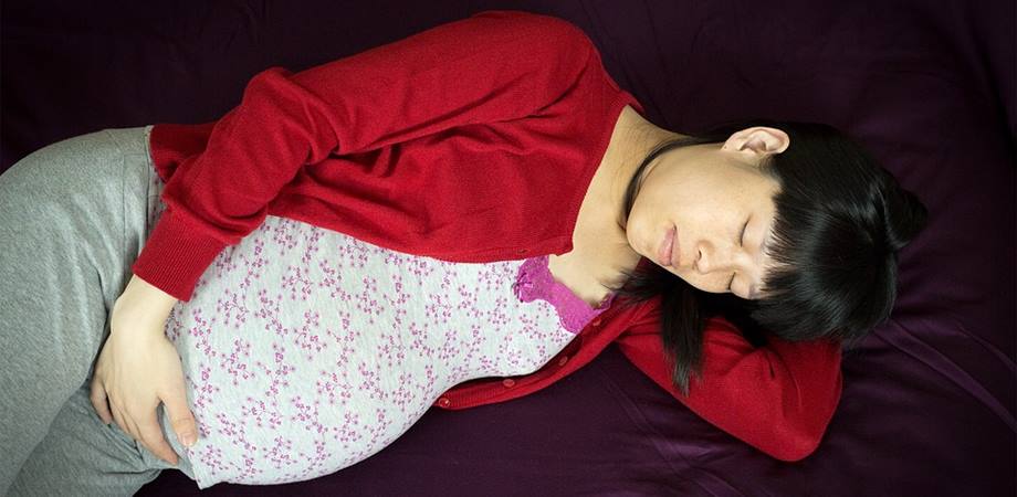 pozitii de somn in sarcina
