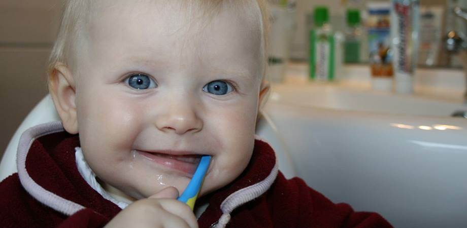 ingrijire dentara la bebelusi