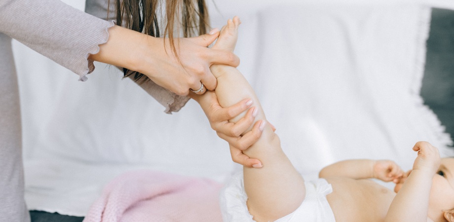 tehnica pentru masajul bebelusului