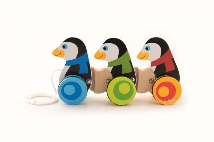 3 Pinguini Din Lemn Cu Roti Si Snur Trefl