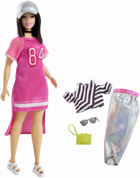 Papusa Barbie Fashionista, cu hainute sport look, 3 ani+